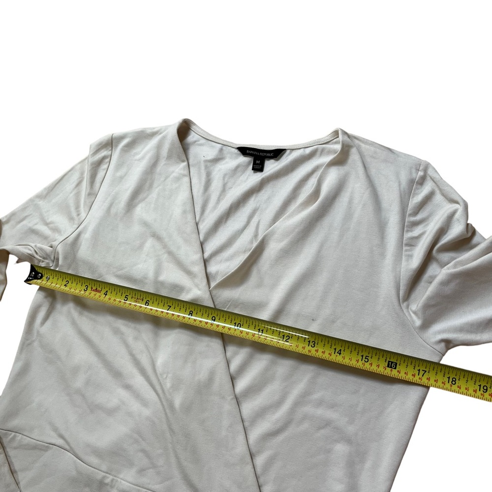 Banana Republic Long Sleeve V neck Top Size Medium - Picture 6 of 7